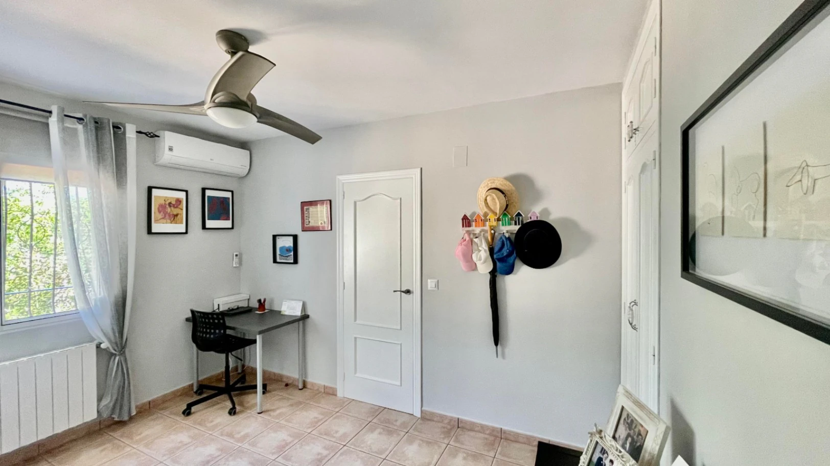 Villa en venta en Alcalali: elegante, de una sola planta, con vistas panorámicas