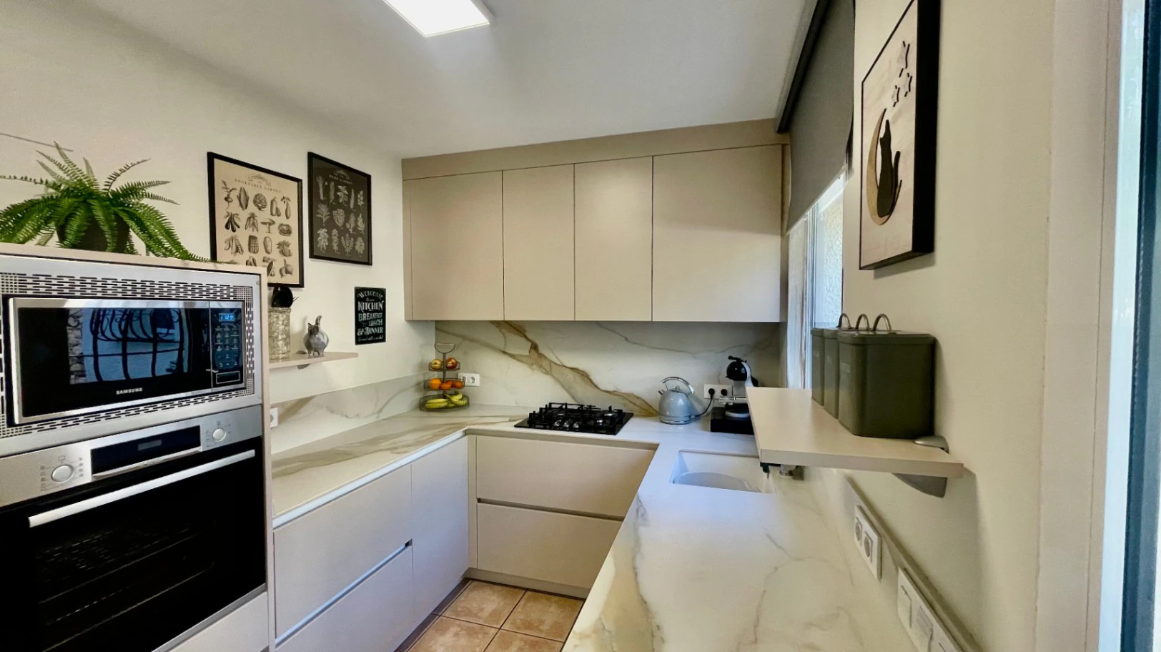 Villa en venta en Alcalali: elegante, de una sola planta, con vistas panorámicas
