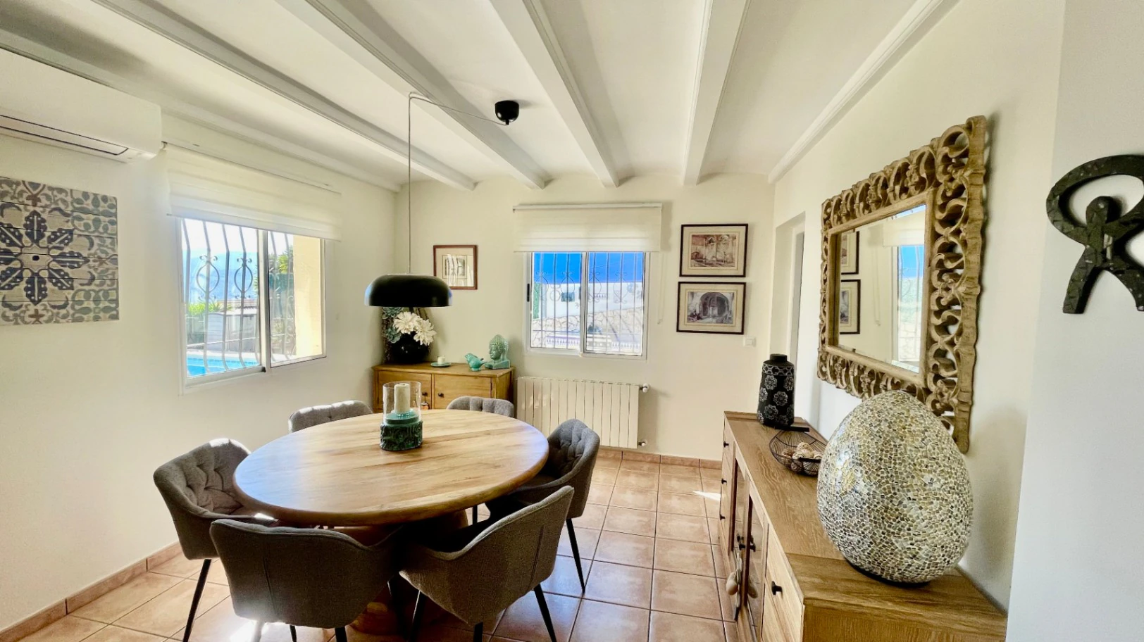 Villa en venta en Alcalali: elegante, de una sola planta, con vistas panorámicas