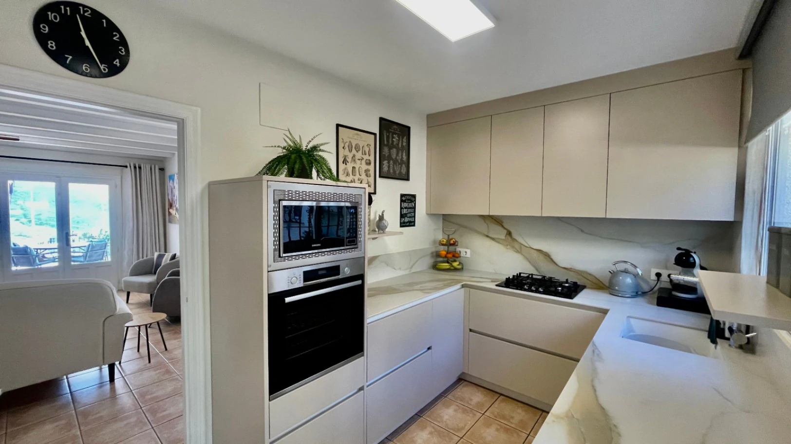 Villa en venta en Alcalali: elegante, de una sola planta, con vistas panorámicas