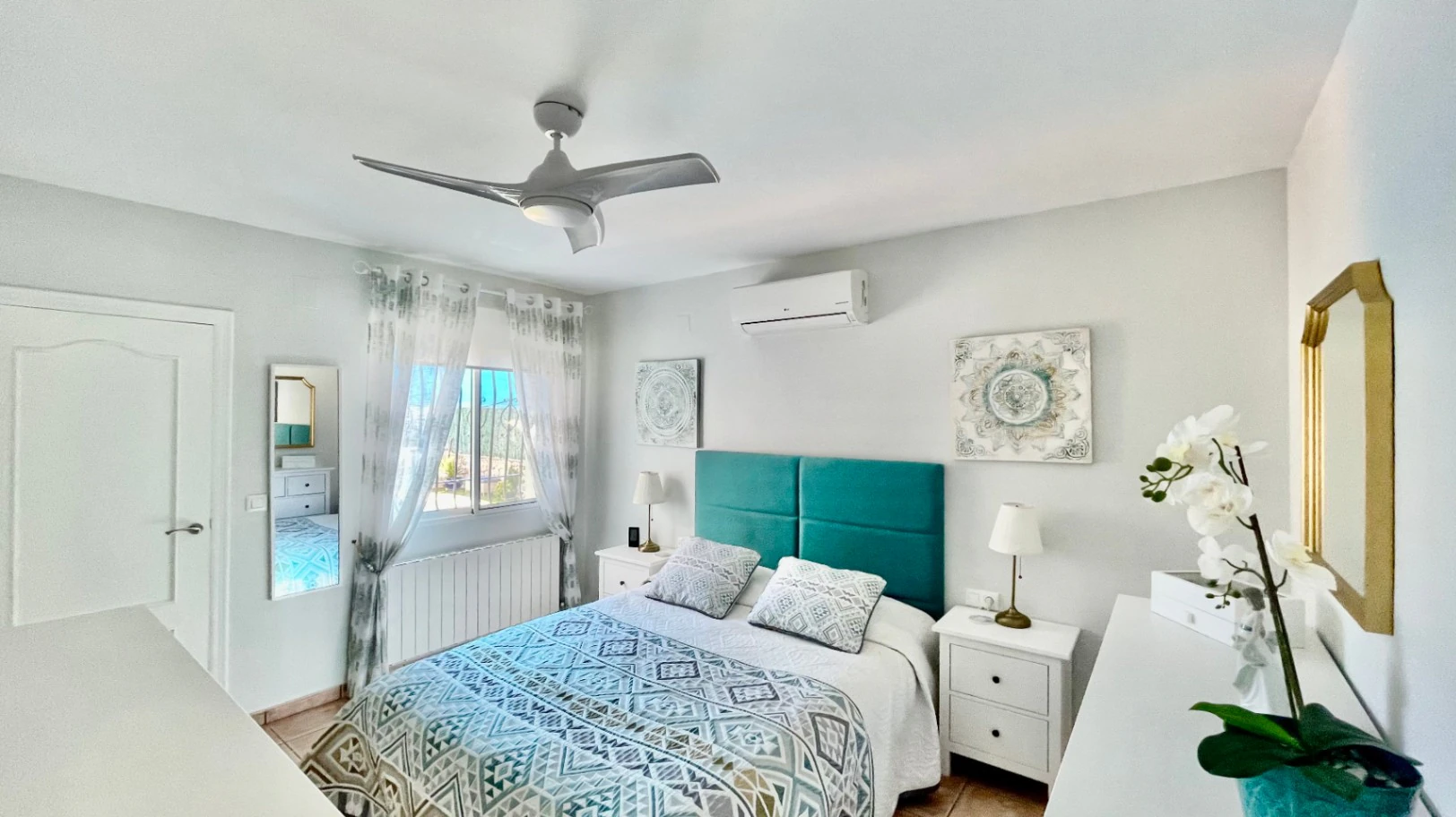 Villa en venta en Alcalali: elegante, de una sola planta, con vistas panorámicas