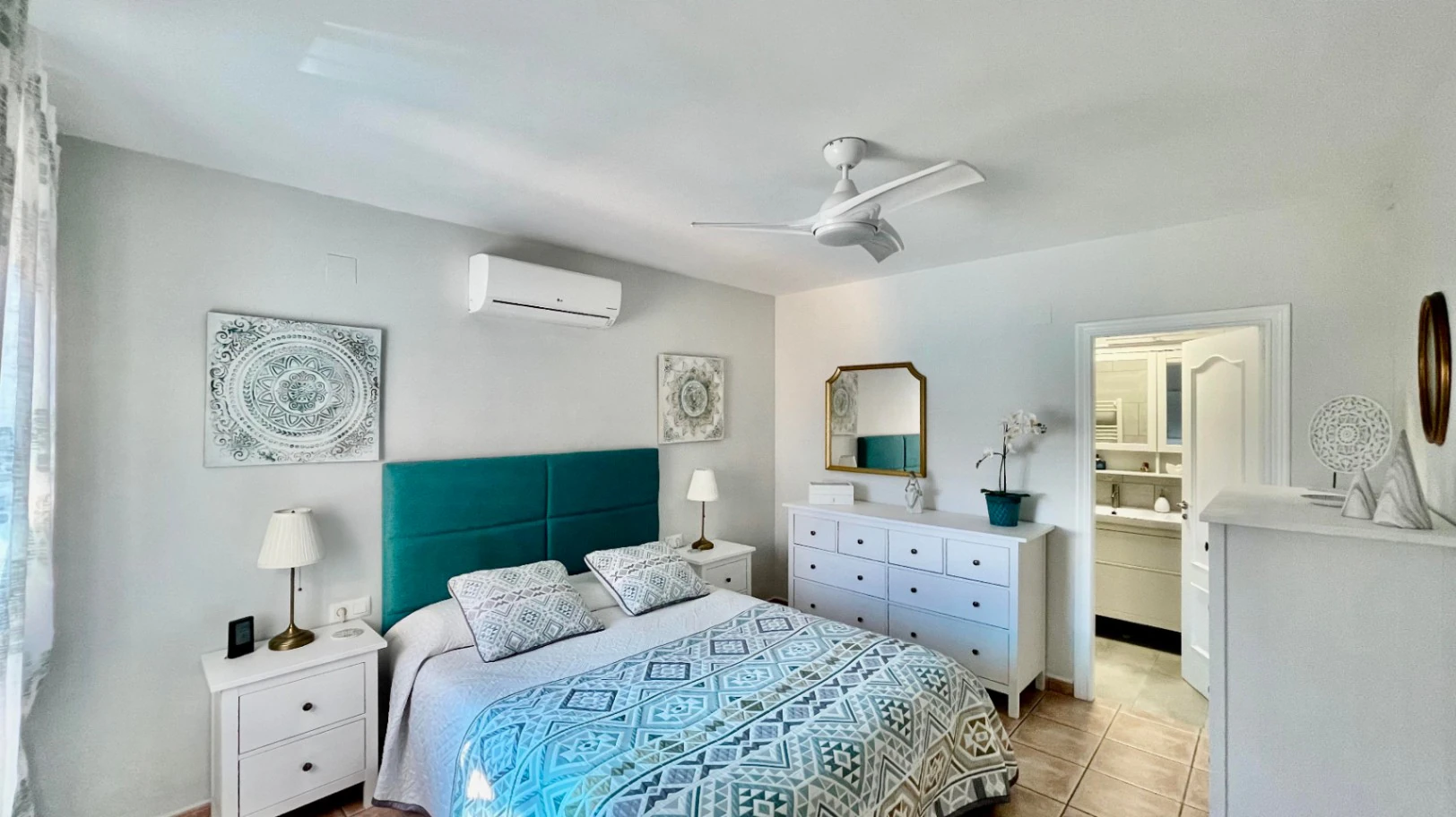 Villa en venta en Alcalali: elegante, de una sola planta, con vistas panorámicas