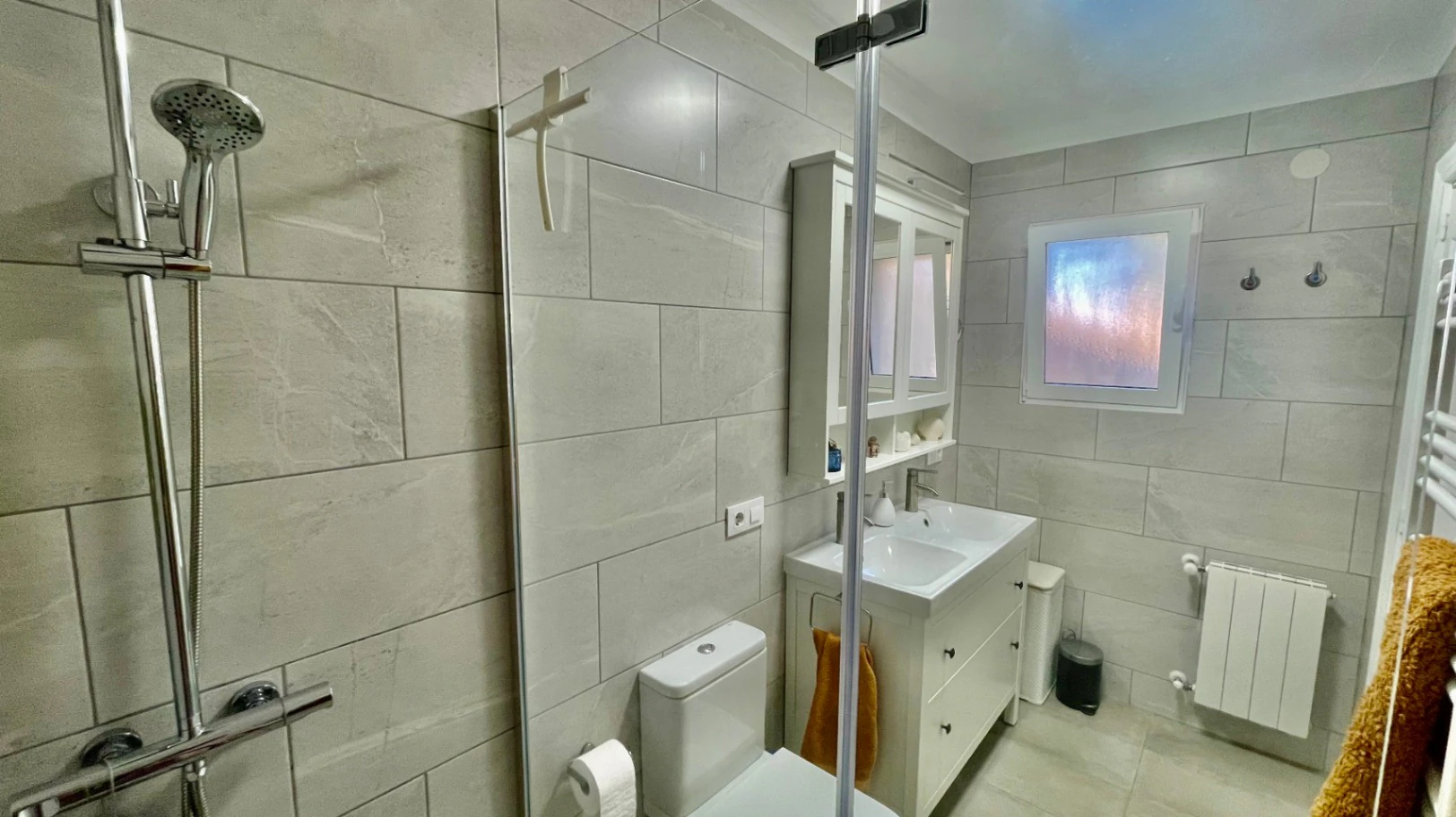 Villa en venta en Alcalali: elegante, de una sola planta, con vistas panorámicas