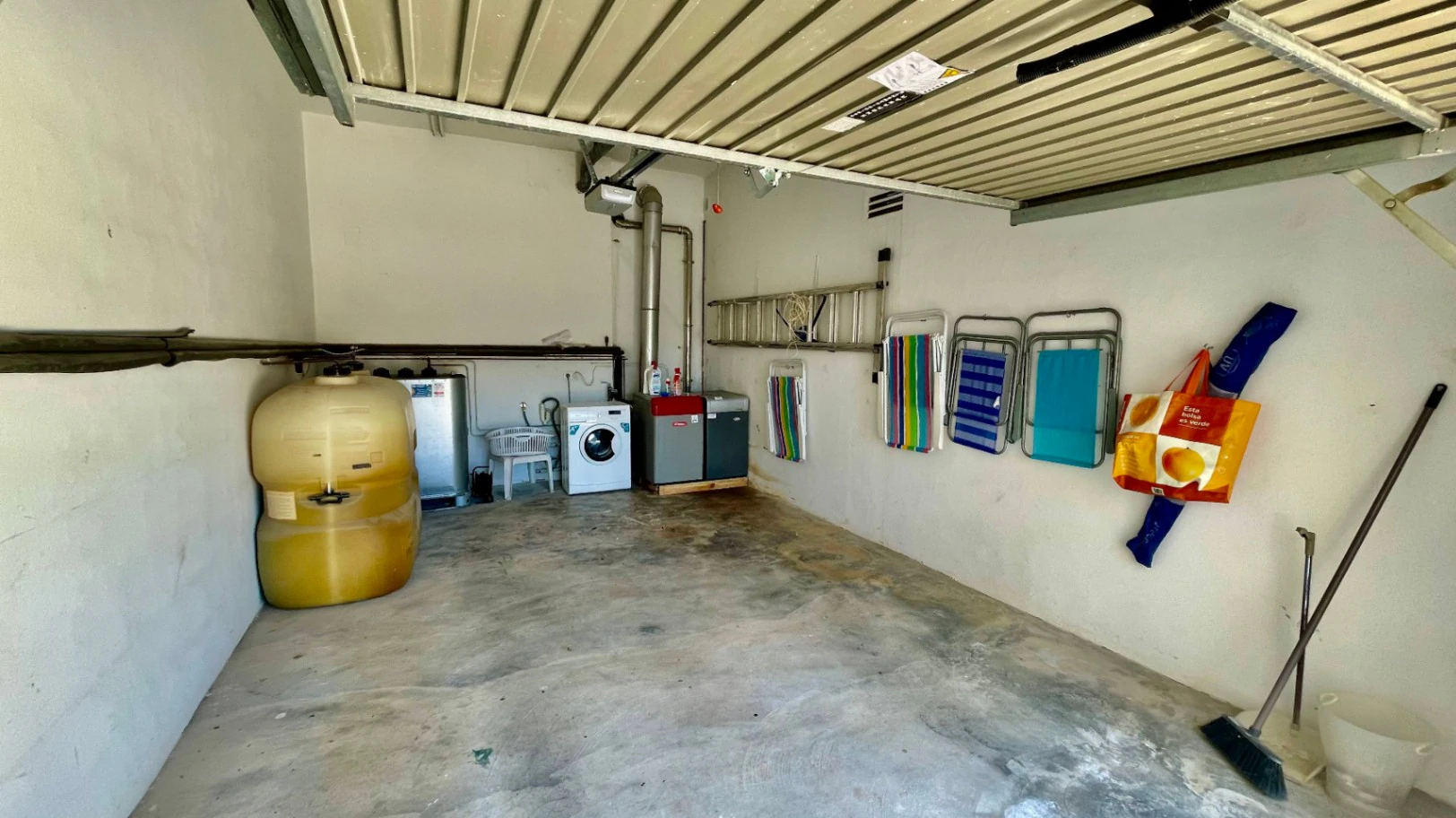 Villa en venta en Alcalali: elegante, de una sola planta, con vistas panorámicas