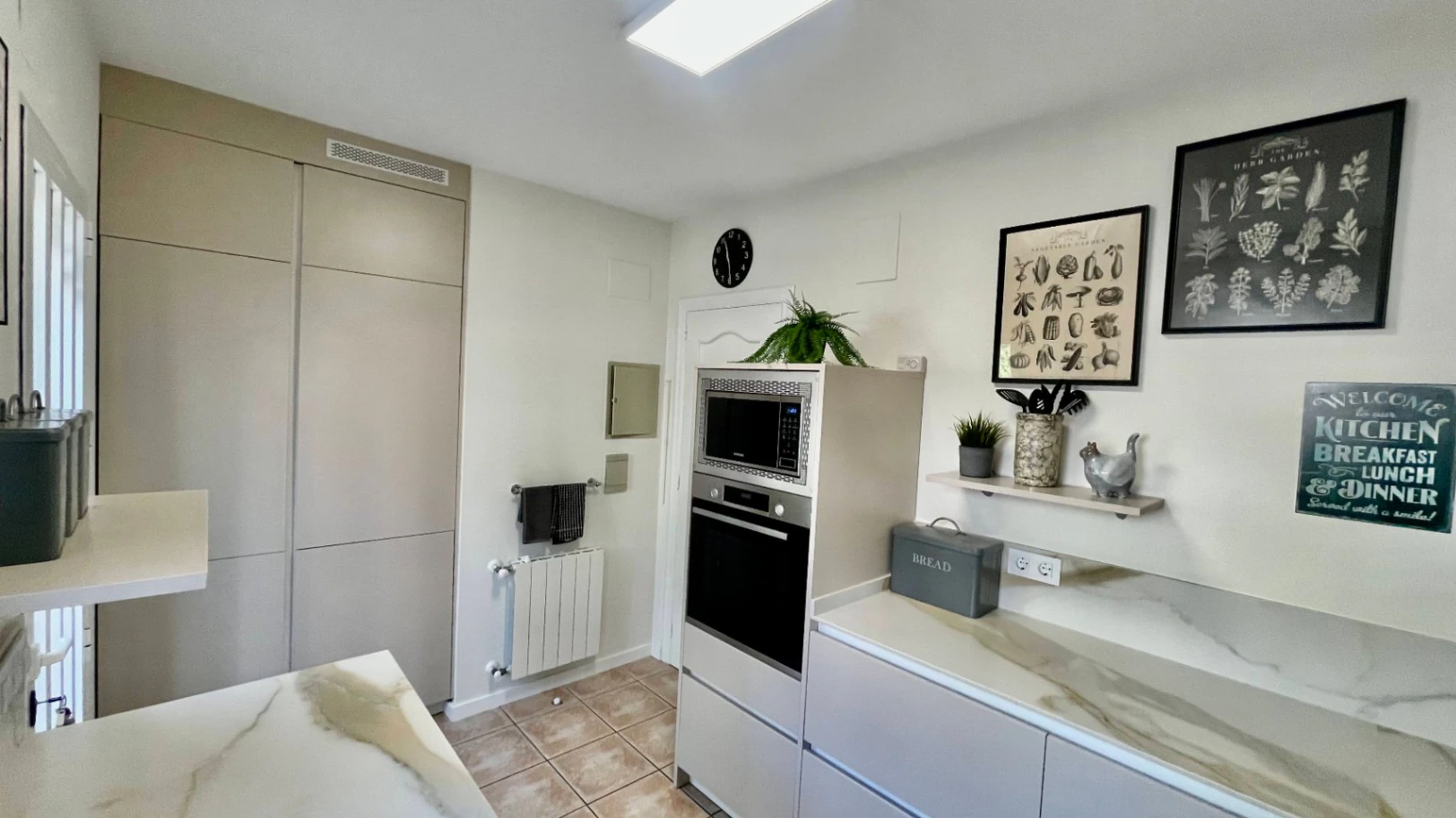 Villa en venta en Alcalali: elegante, de una sola planta, con vistas panorámicas