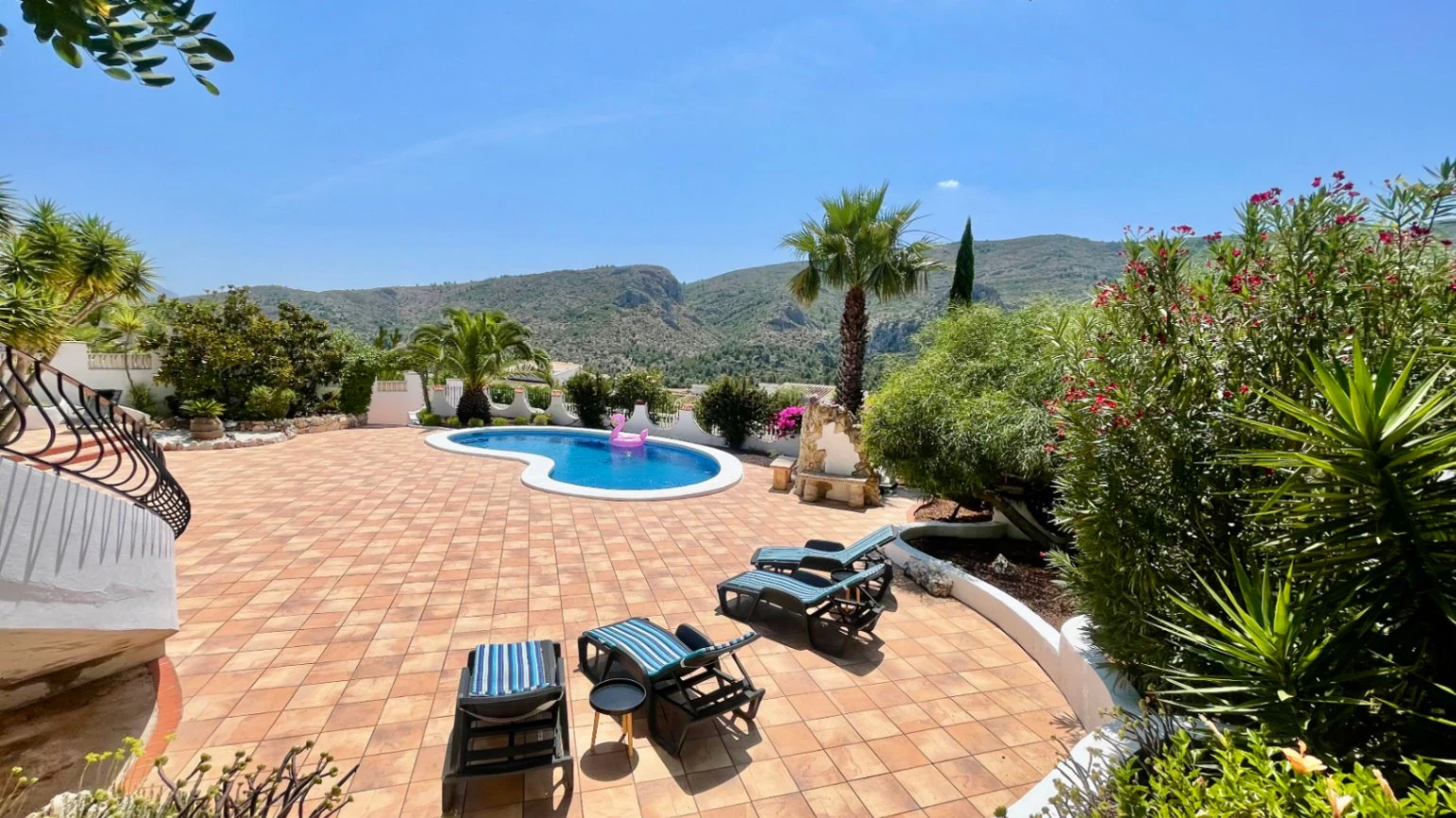 Villa te koop in Pedreguer - Privé, modern, panoramisch uitzicht