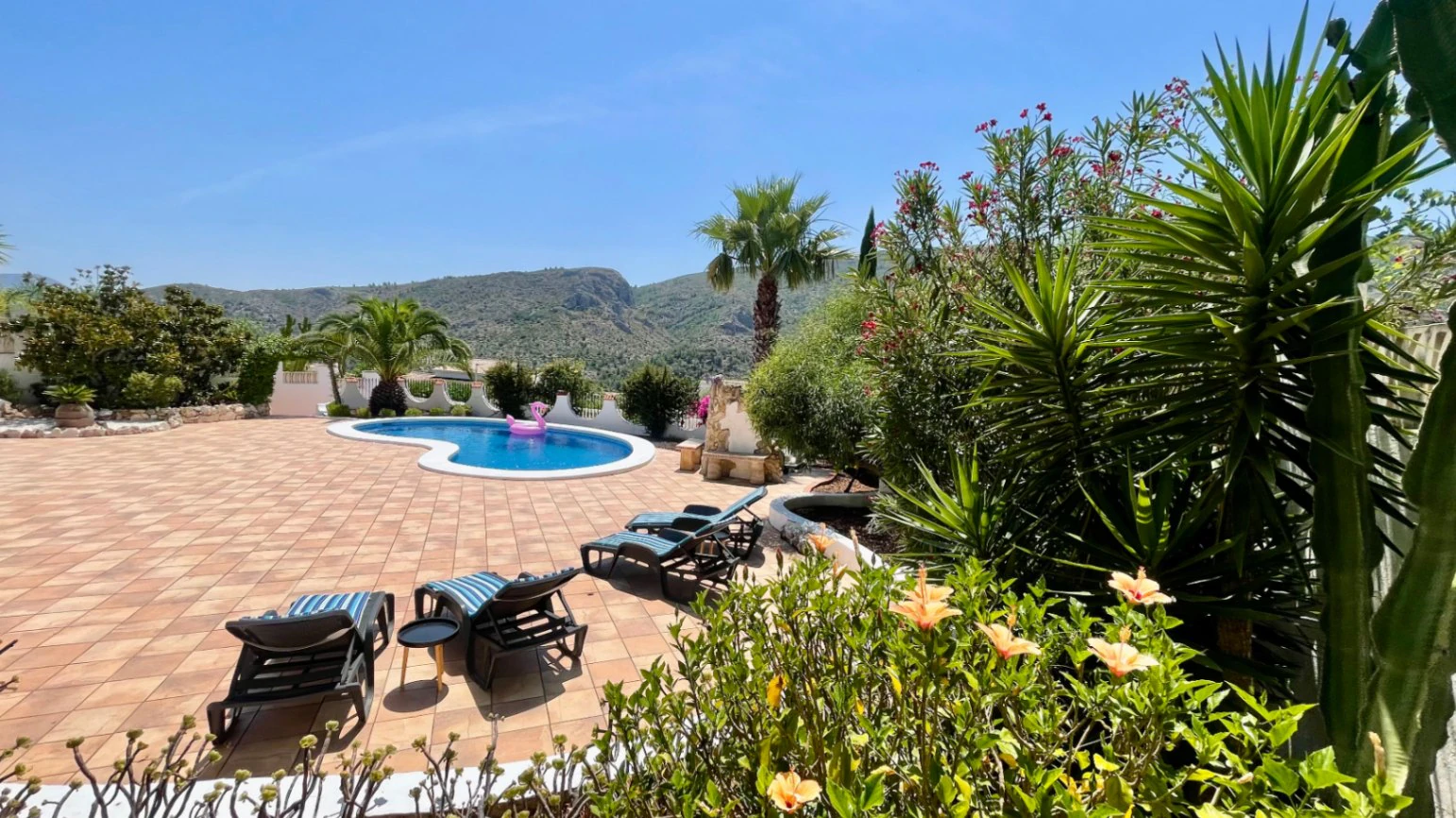 Villa te koop in Pedreguer - Privé, modern, panoramisch uitzicht