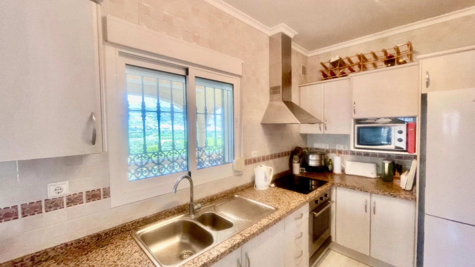 Villa for sale in Orba: Panoramic valley views
