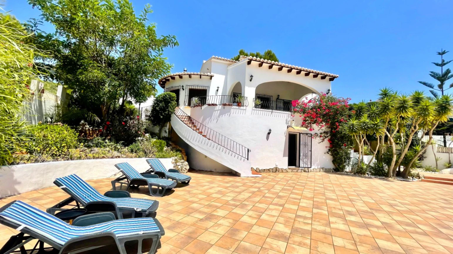 Villa te koop in Pedreguer - Privé, modern, panoramisch uitzicht