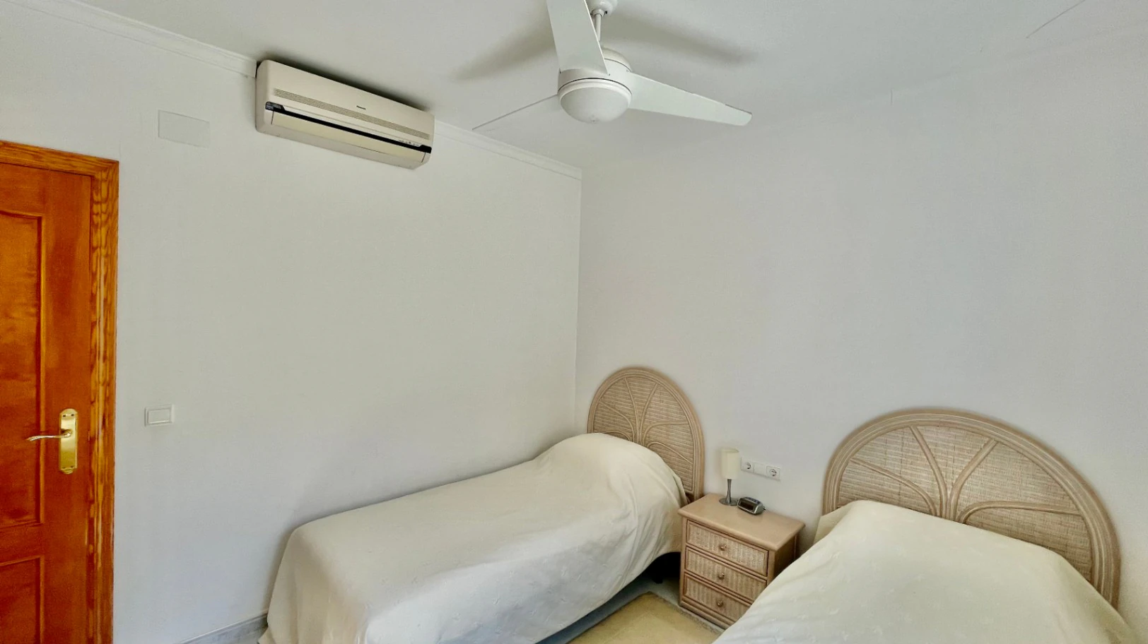 Villa for sale in Orba: Panoramic valley views