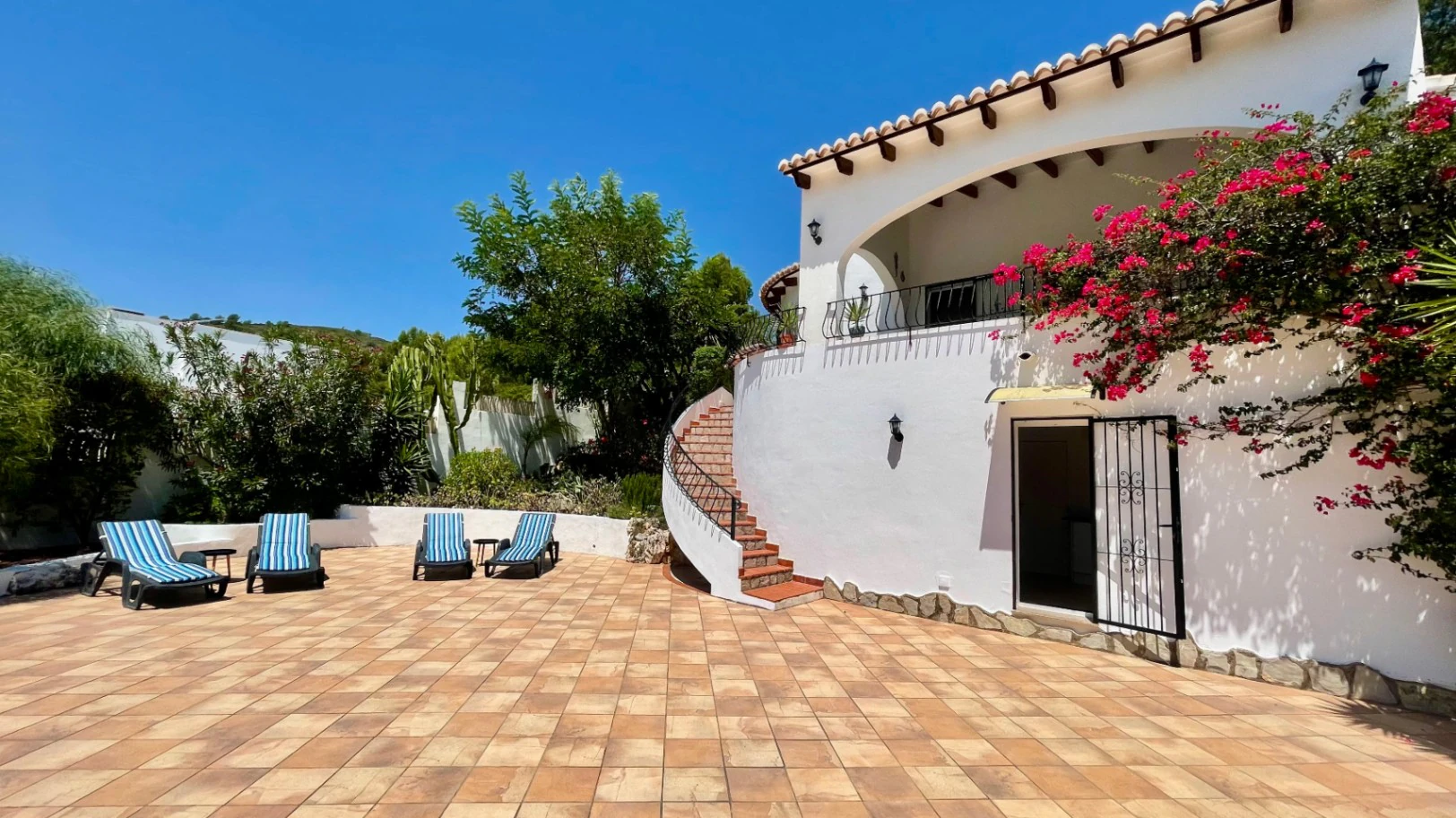 Villa te koop in Pedreguer - Privé, modern, panoramisch uitzicht