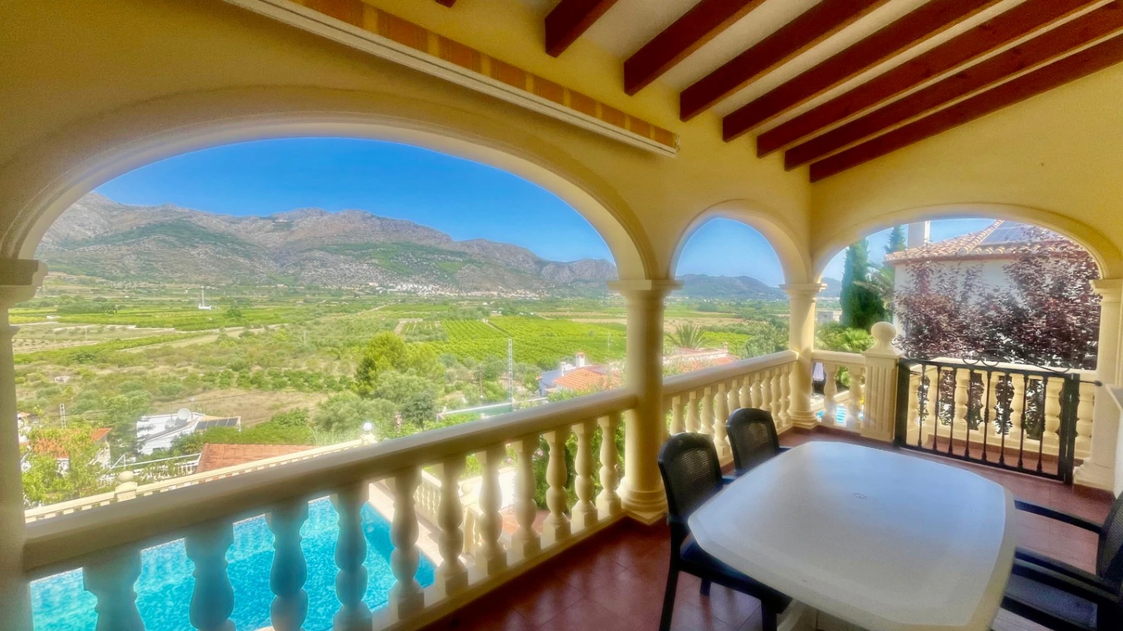 Villa for sale in Orba: Panoramic valley views
