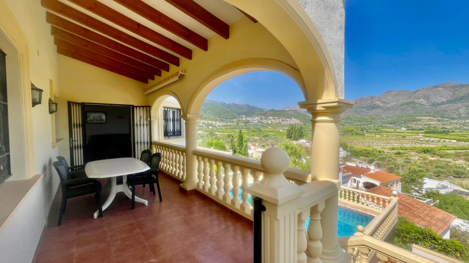 Villa for sale in Orba: Panoramic valley views