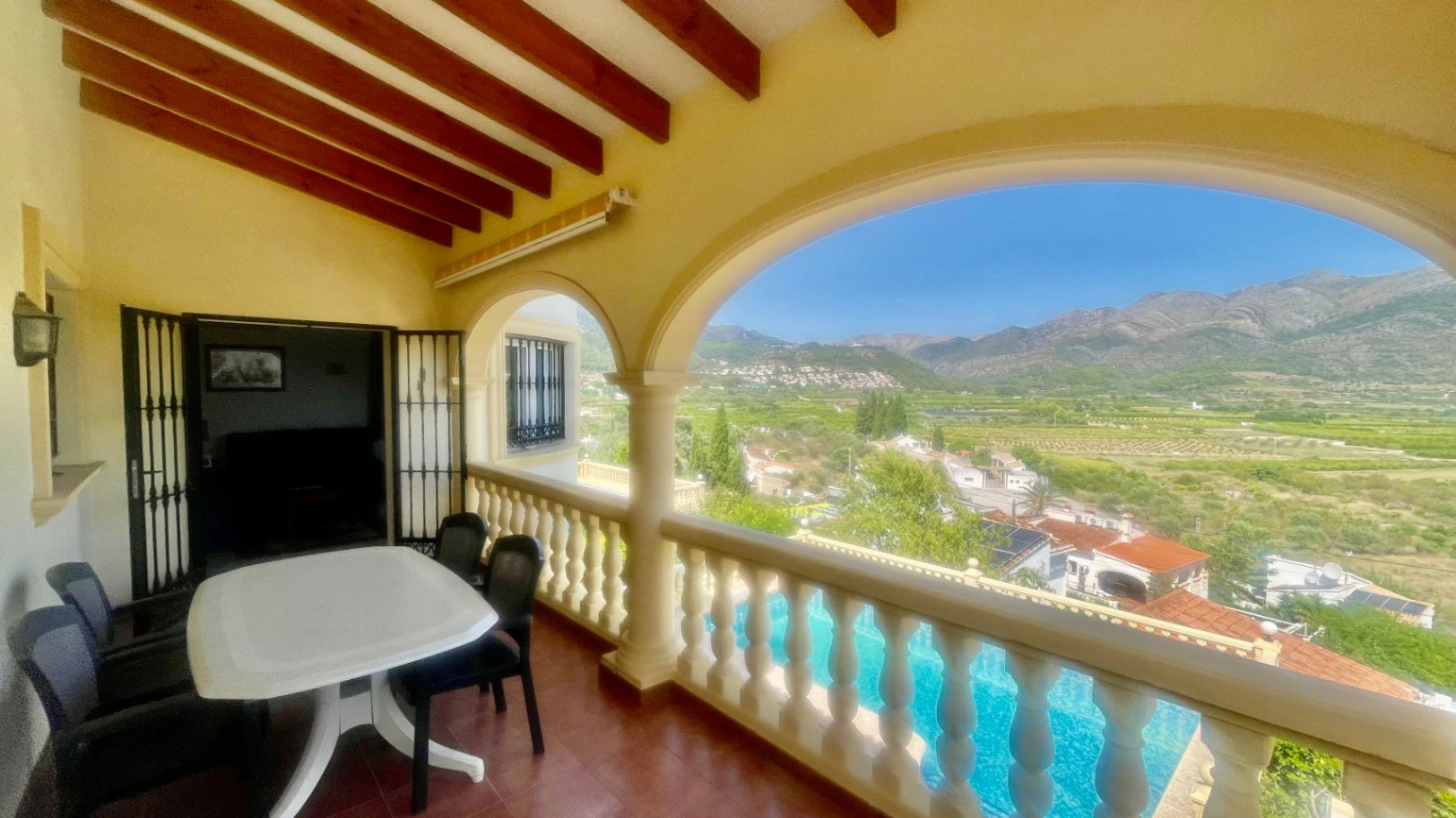 Villa for sale in Orba: Panoramic valley views