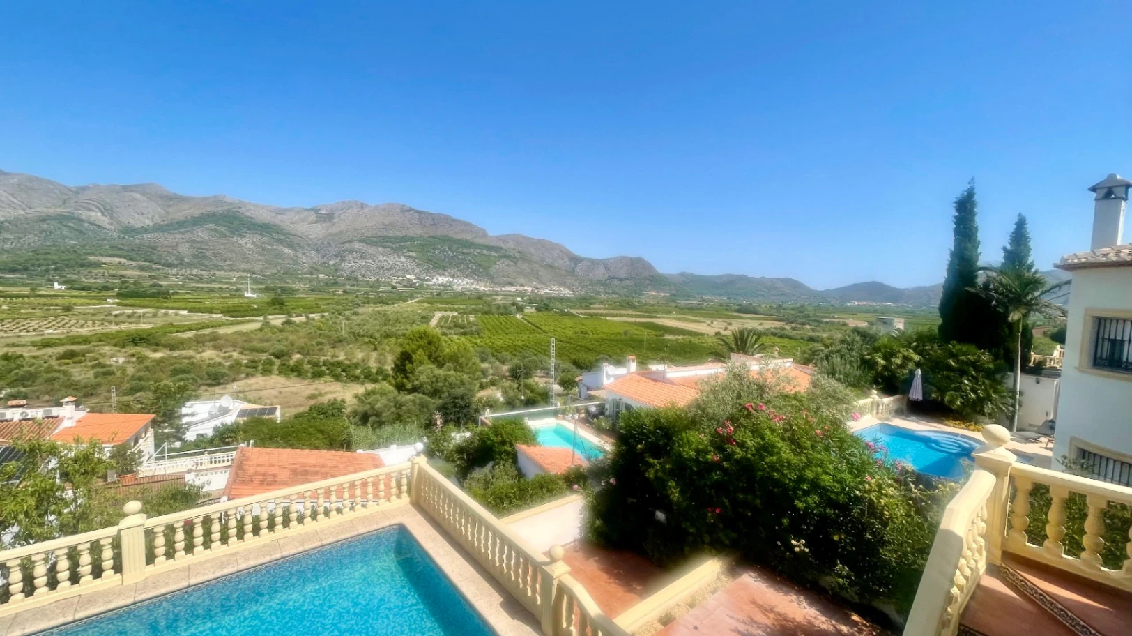 Villa for sale in Orba: Panoramic valley views