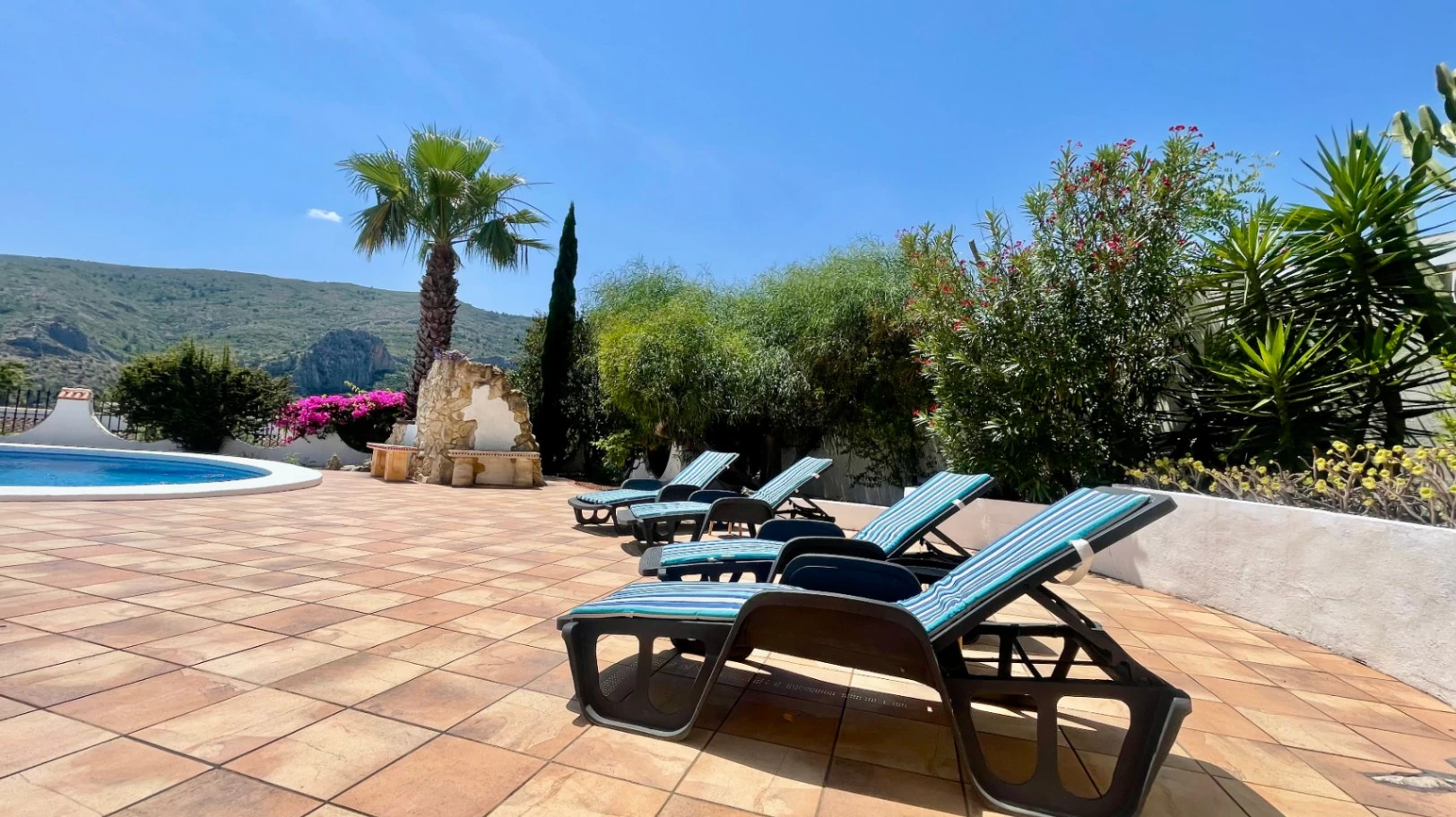 Villa te koop in Pedreguer - Privé, modern, panoramisch uitzicht