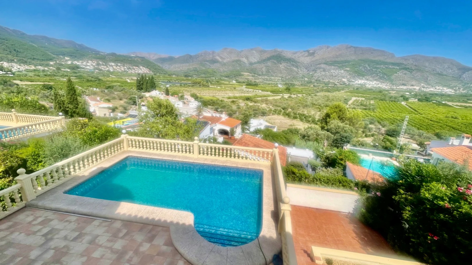 Villa for sale in Orba: Panoramic valley views