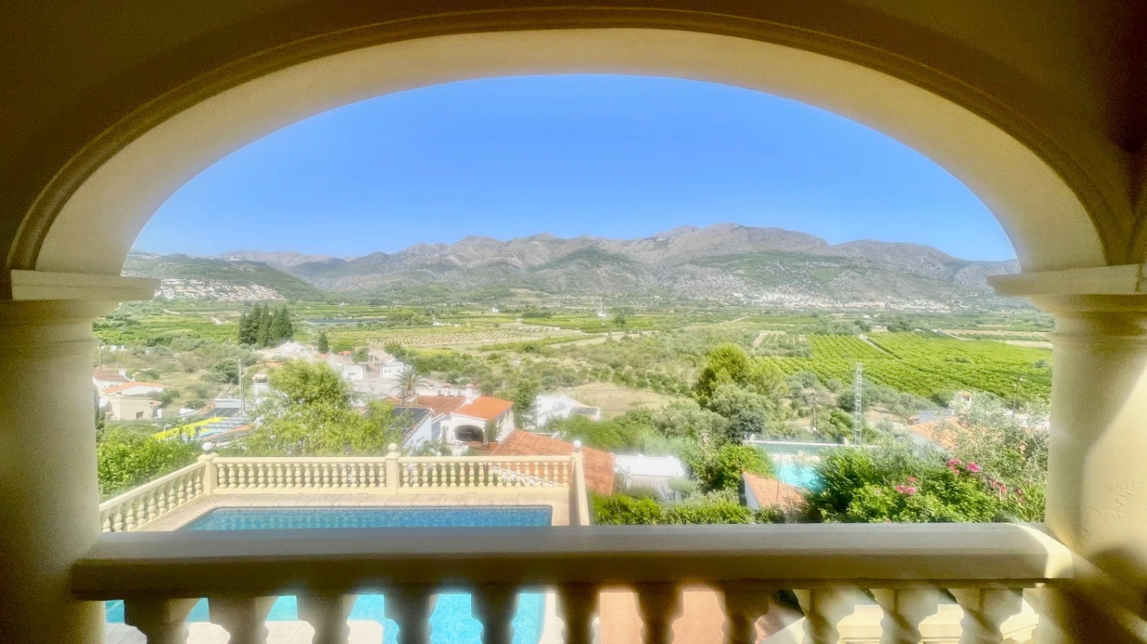 Villa for sale in Orba: Panoramic valley views