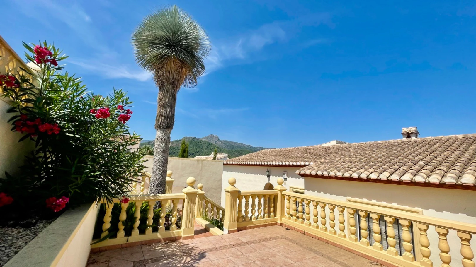 Villa for sale in Orba: Panoramic valley views