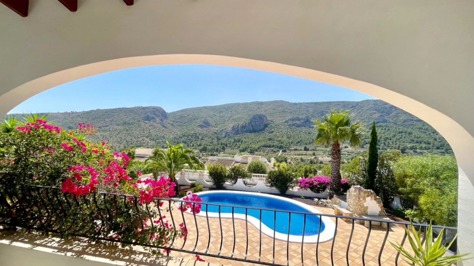 Villa for sale in Pedreguer - Private, modern, panoramic views