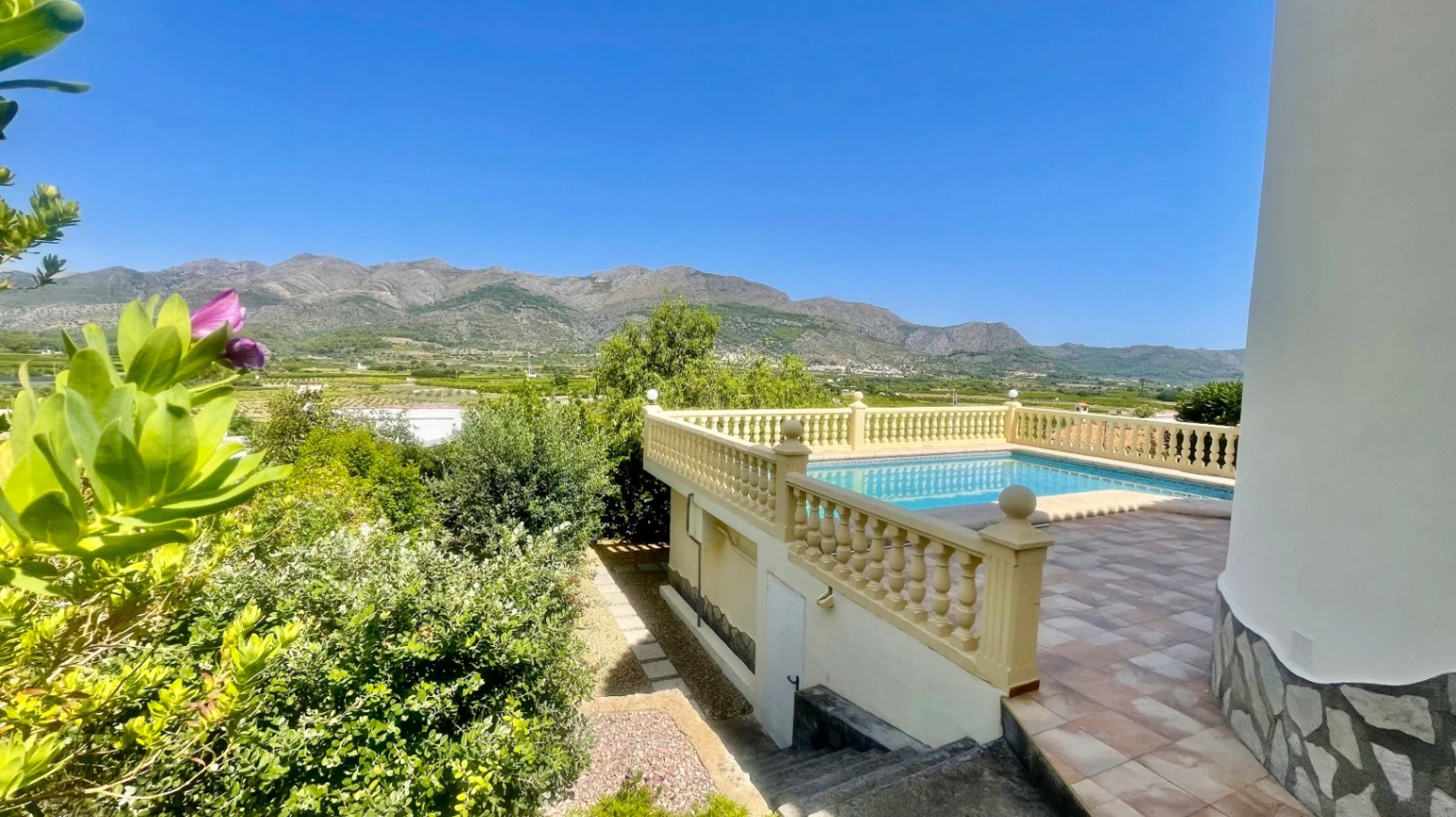 Villa for sale in Orba: Panoramic valley views