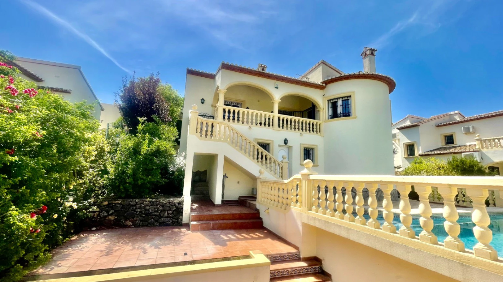 Villa for sale in Orba: Panoramic valley views