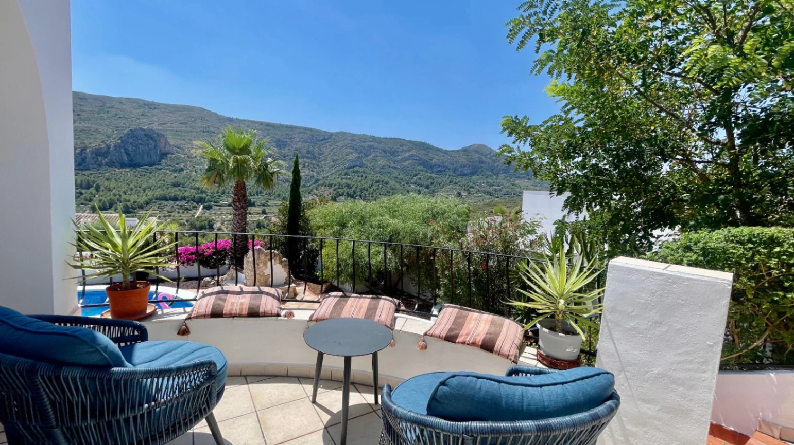 Villa for sale in Pedreguer - Private, modern, panoramic views