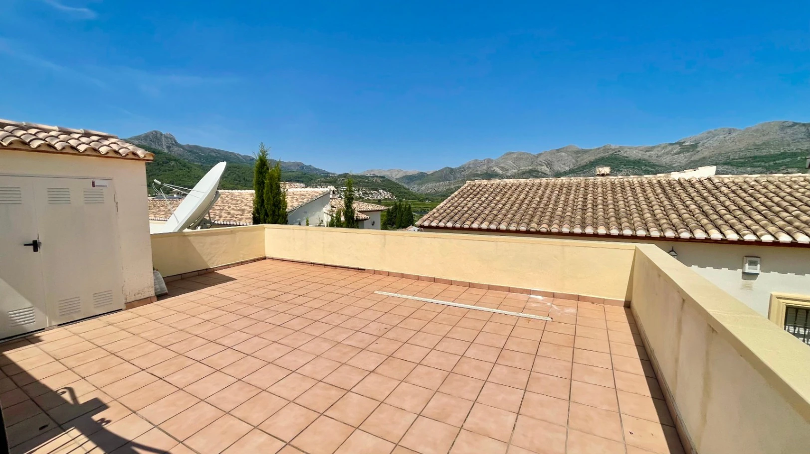 Villa for sale in Orba: Panoramic valley views