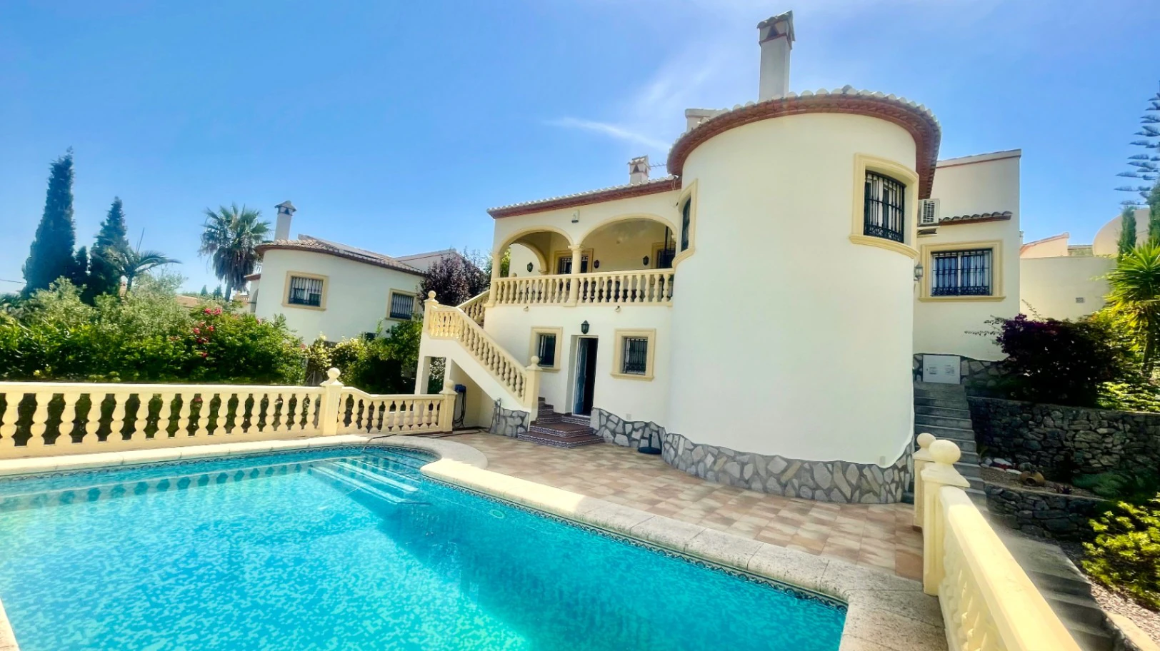 Villa for sale in Orba: Panoramic valley views