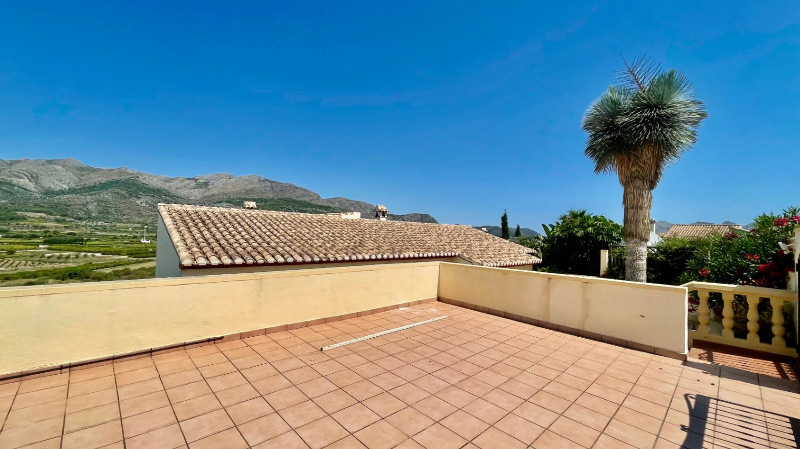 Villa for sale in Orba: Panoramic valley views