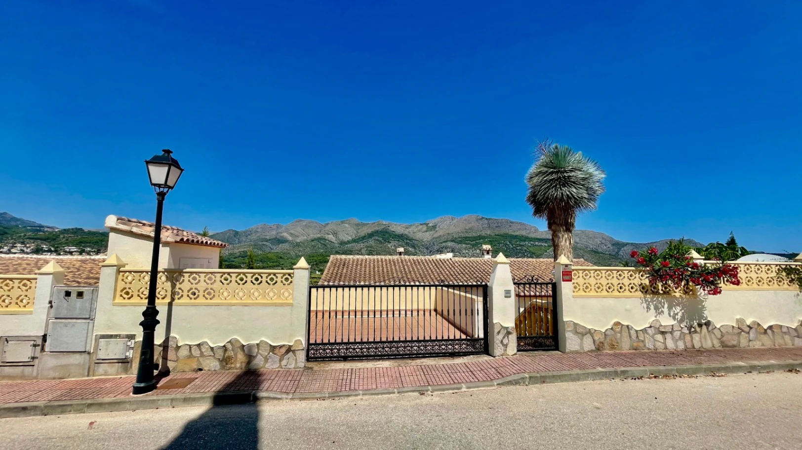 Villa for sale in Orba: Panoramic valley views