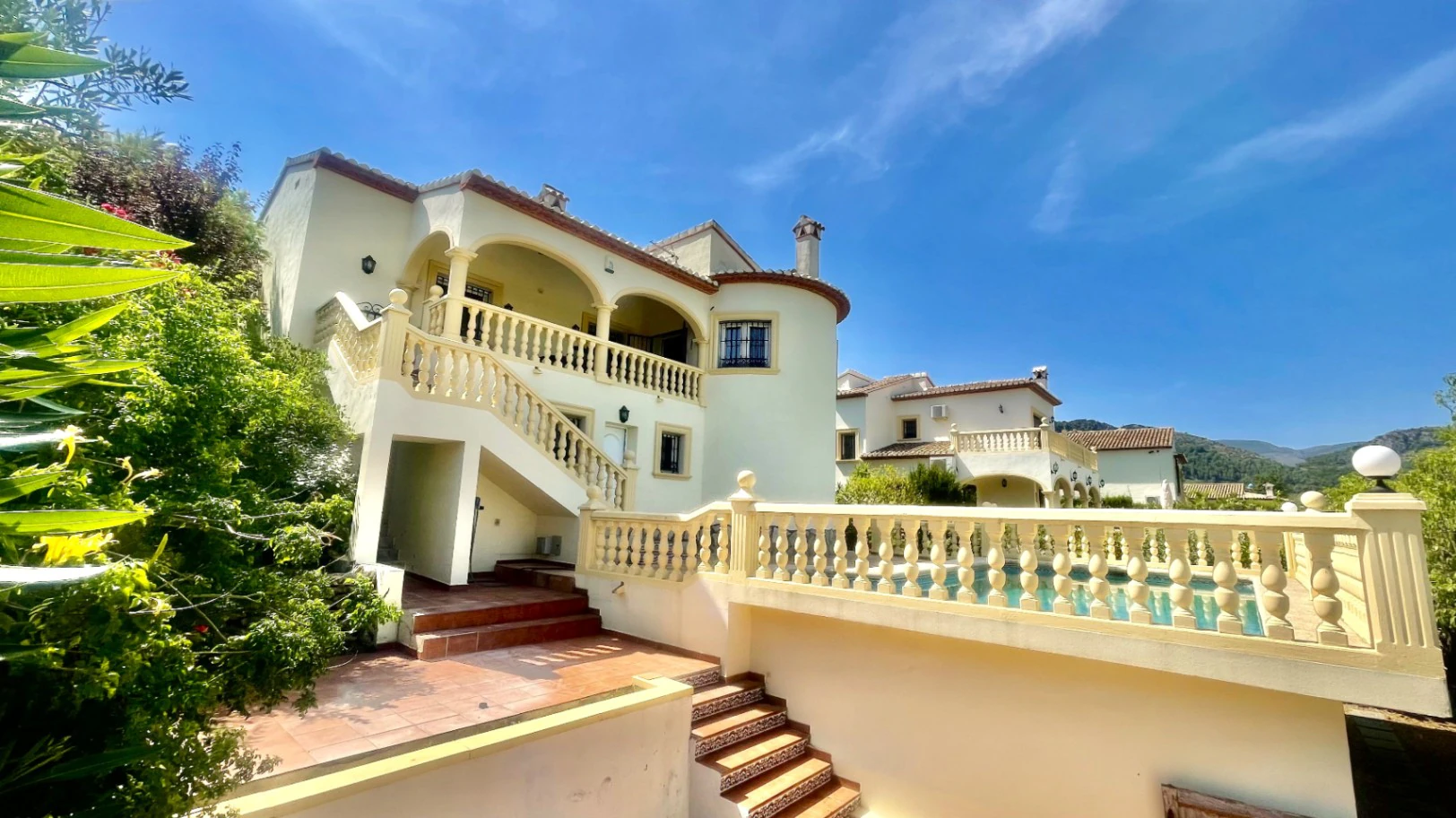 Villa for sale in Orba: Panoramic valley views