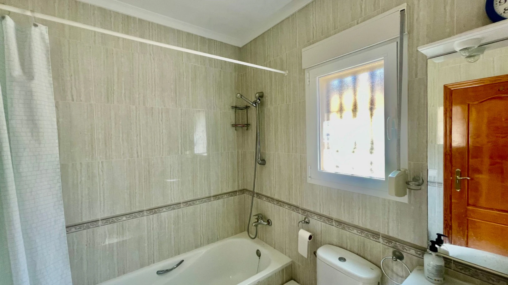 Villa for sale in Orba: Panoramic valley views
