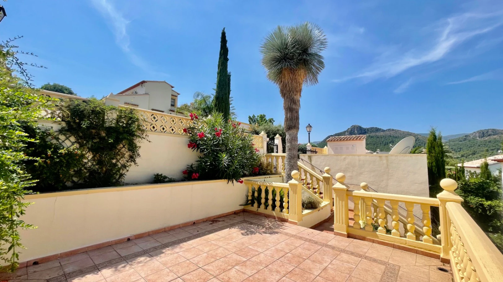 Villa for sale in Orba: Panoramic valley views