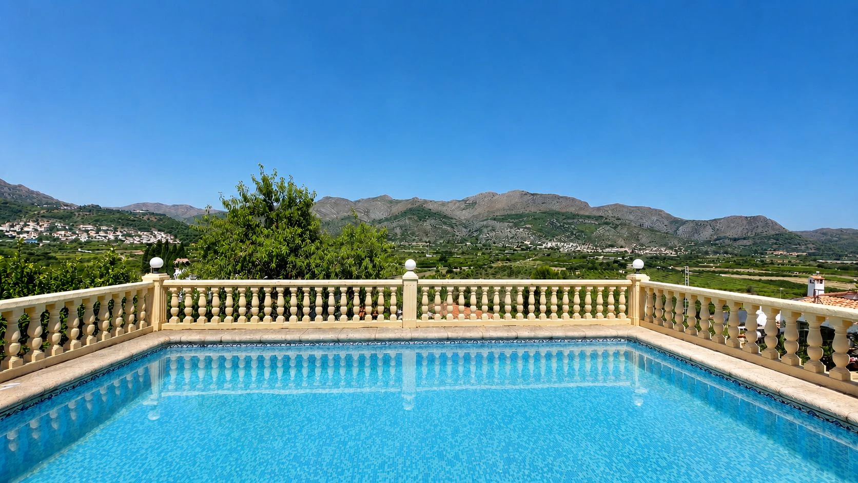 Villa for sale in Orba: Panoramic valley views