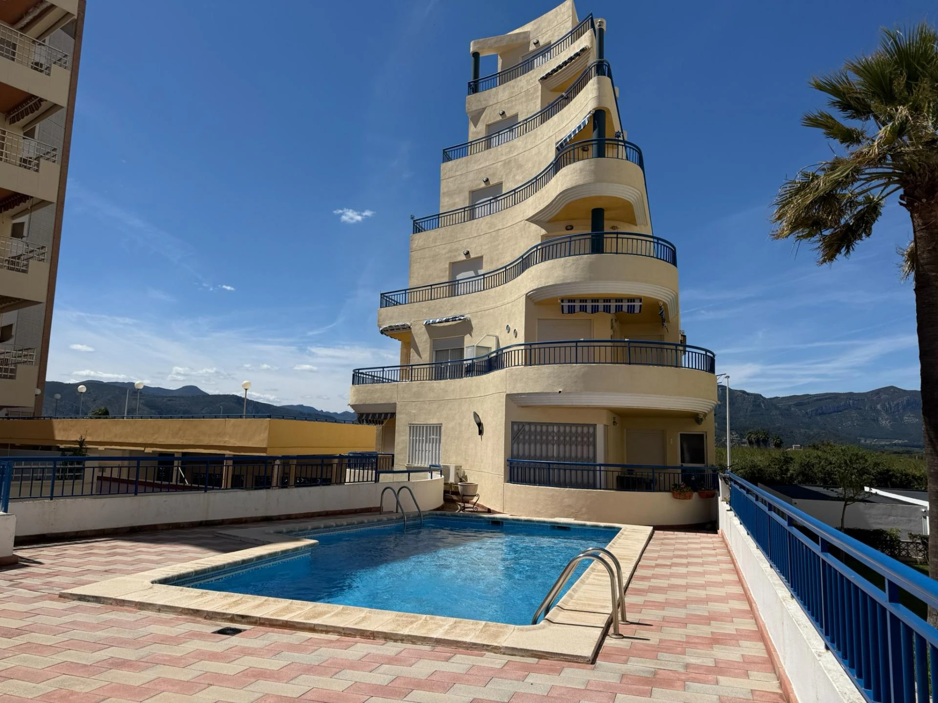 EDIFICIO PIRAMIDE