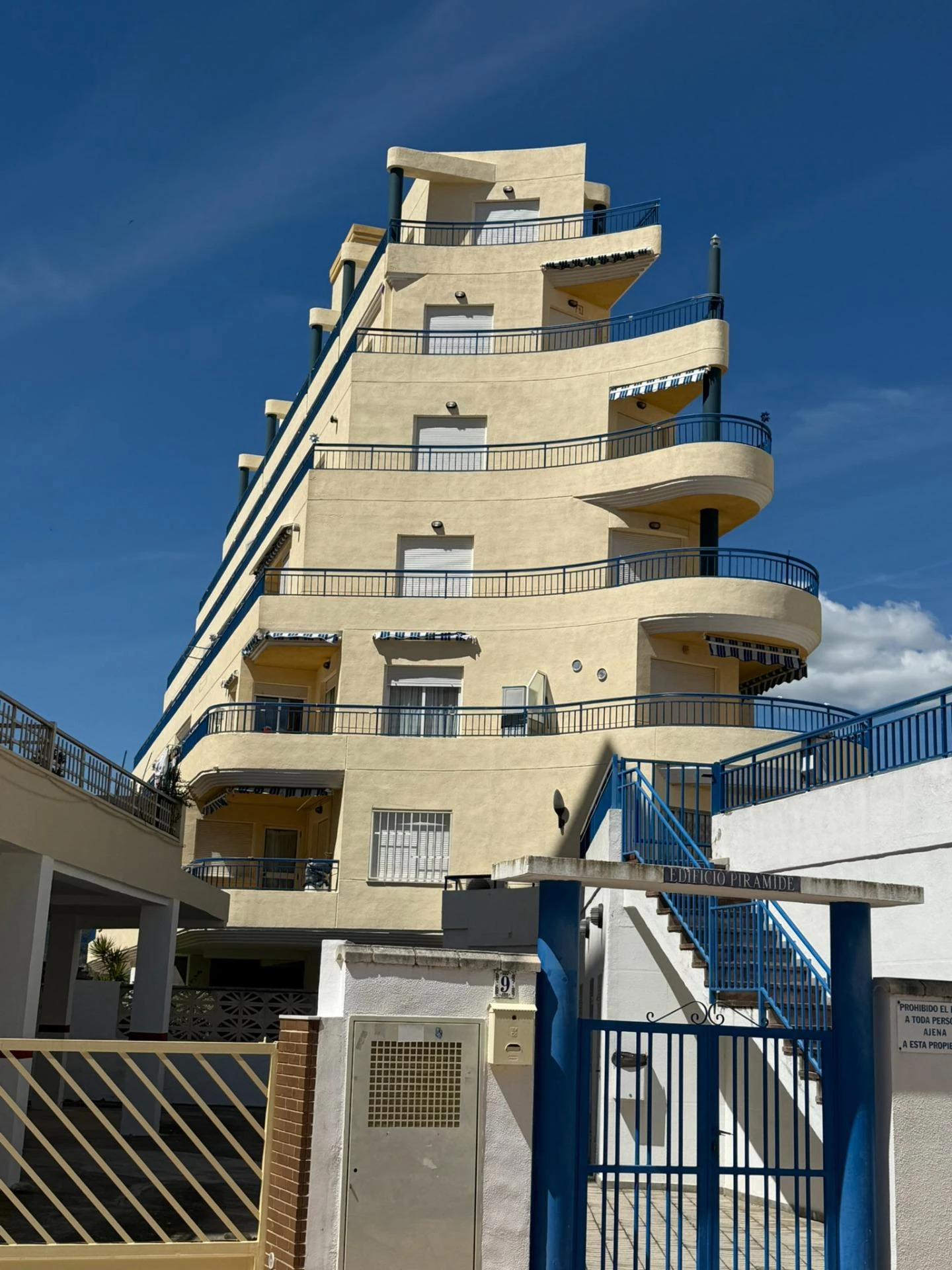EDIFICIO PIRAMIDE