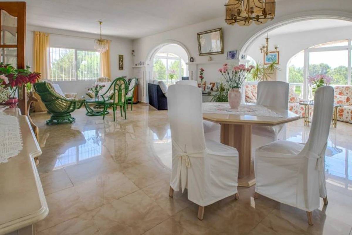 Hermosa Villa con un jardín de ensueño en La Nucia