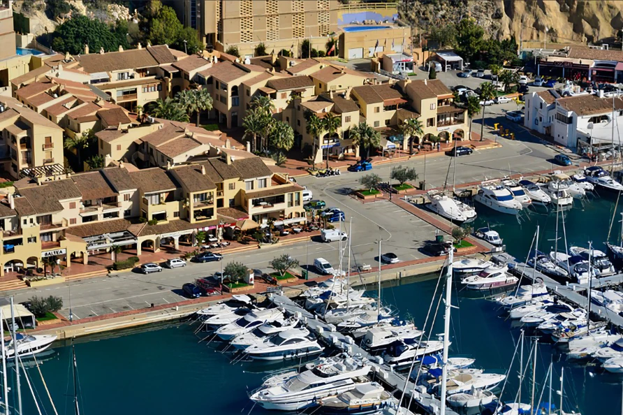 Wohnung im exklusiven Komplex der Marina von Campomanes