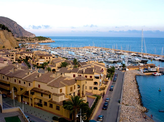 Wohnung im exklusiven Komplex der Marina von Campomanes