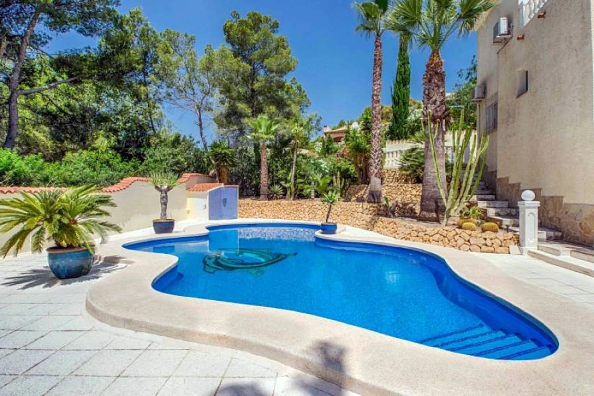 Hermosa Villa con un jardín de ensueño en La Nucia