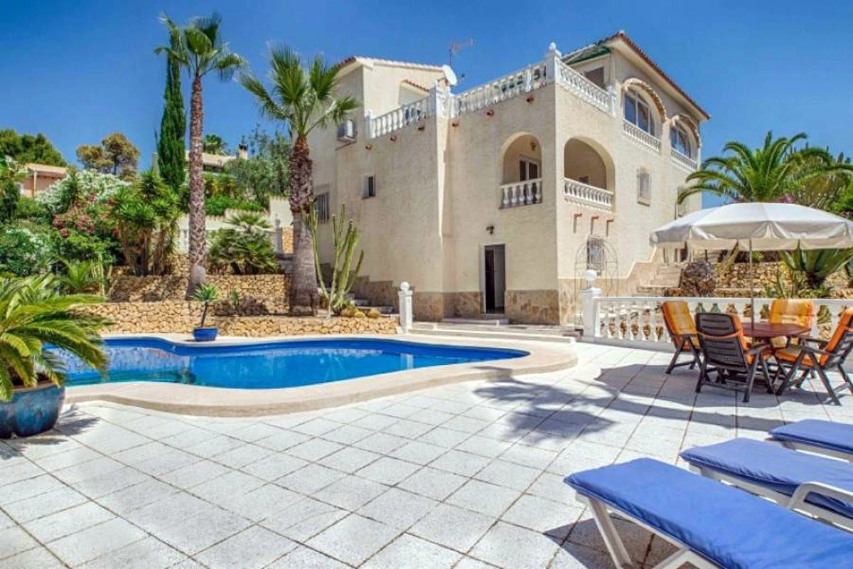 Hermosa Villa con un jardín de ensueño en La Nucia