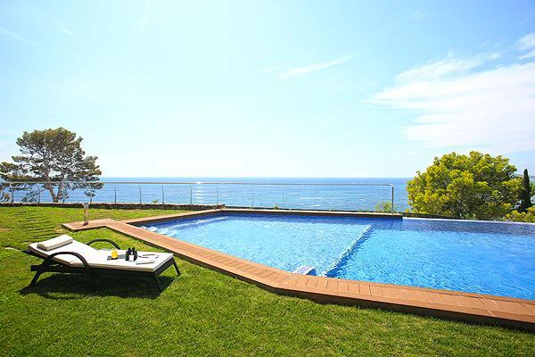 Villa en primera línea al mar en Altea