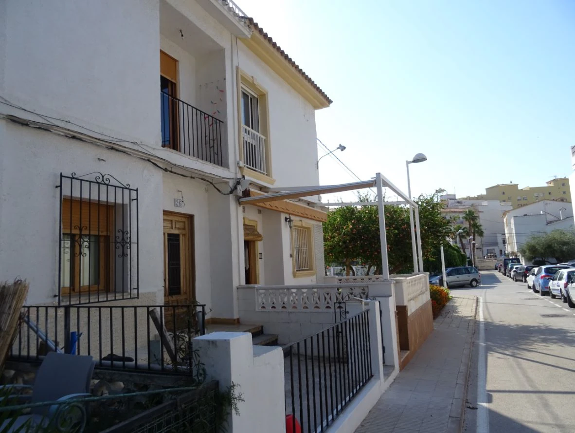 Amplia casa de pueblo en Calpe