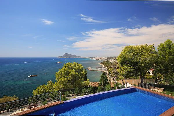 Villa en primera línea al mar en Altea