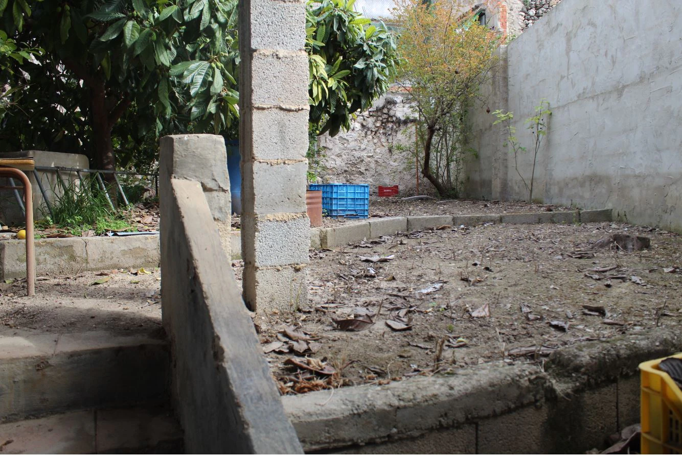 Casa de pueblo con jardín interior en Pego