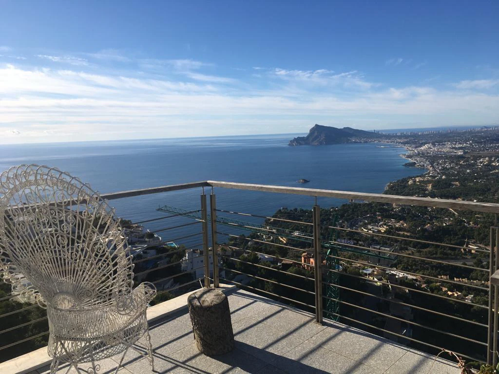 Villa moderna con impresionantes vistas panorámicas en Altea Hills