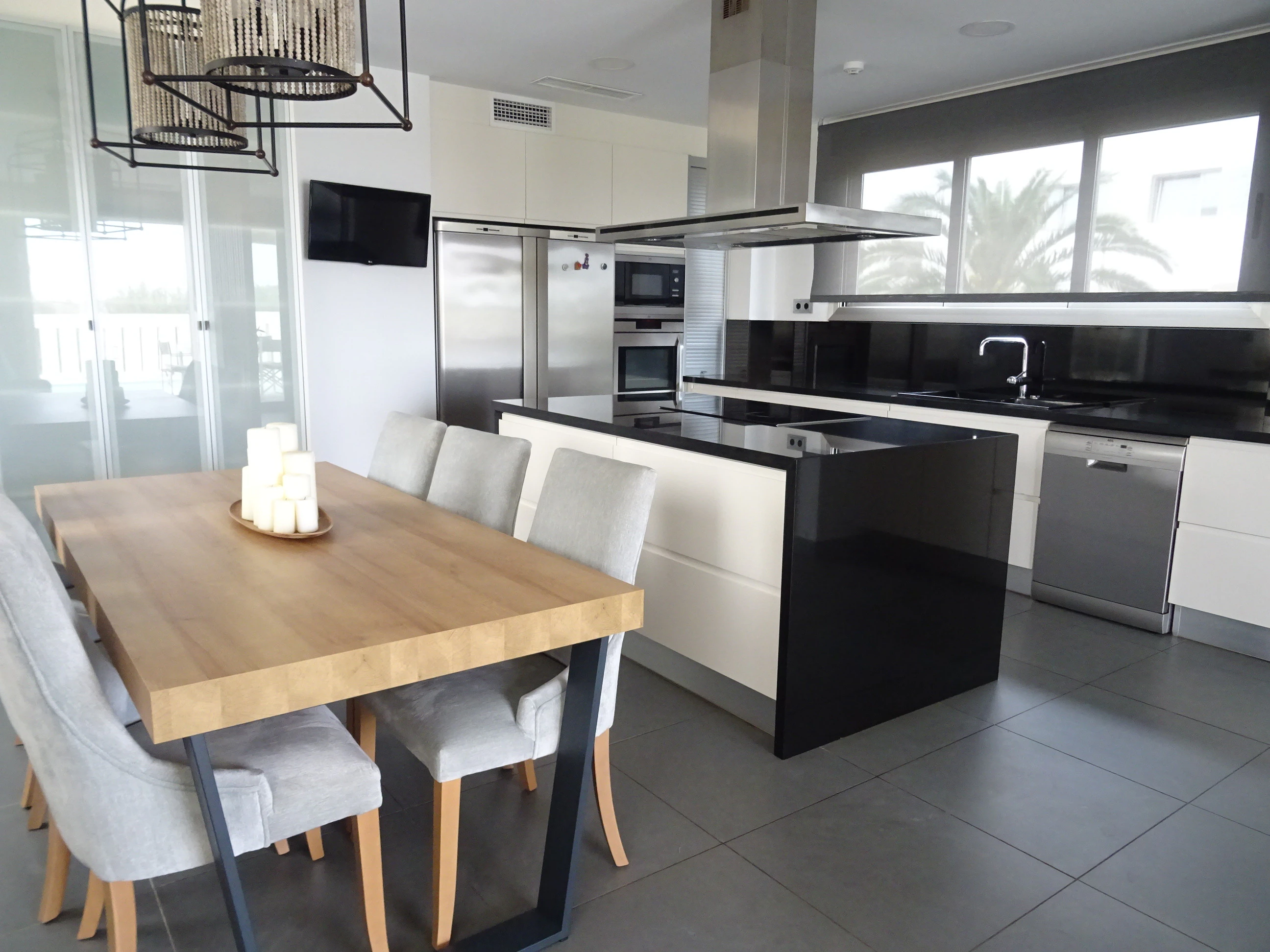 Preciosa Villa situada en primera línea de playa en Oliva