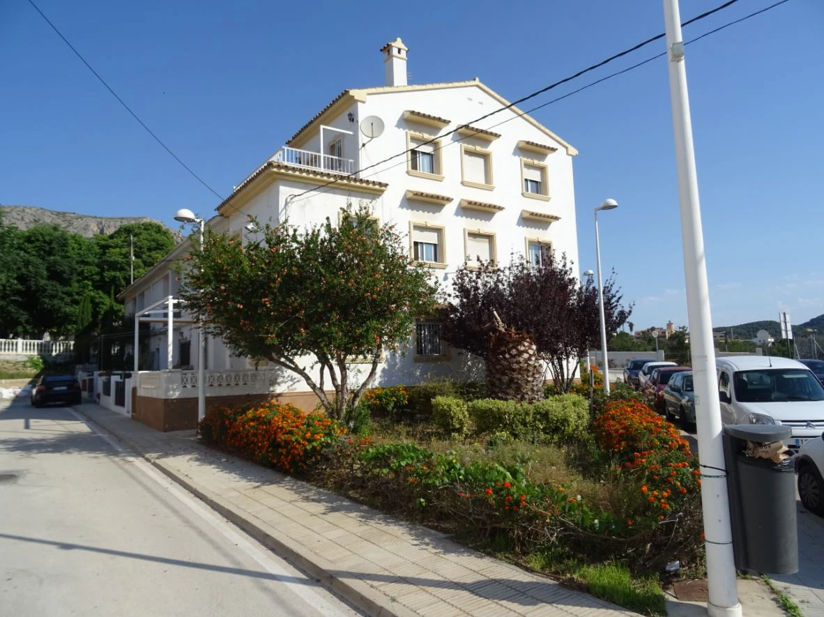 Amplia casa de pueblo en Calpe