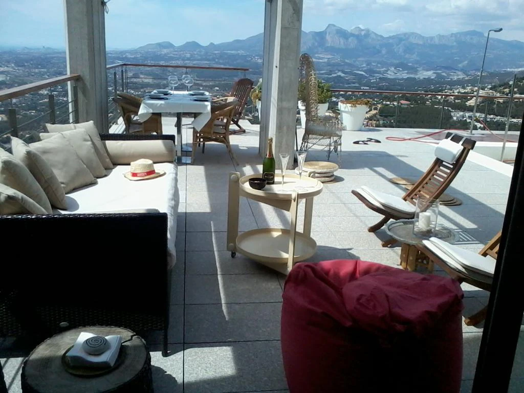 Villa moderna con impresionantes vistas panorámicas en Altea Hills